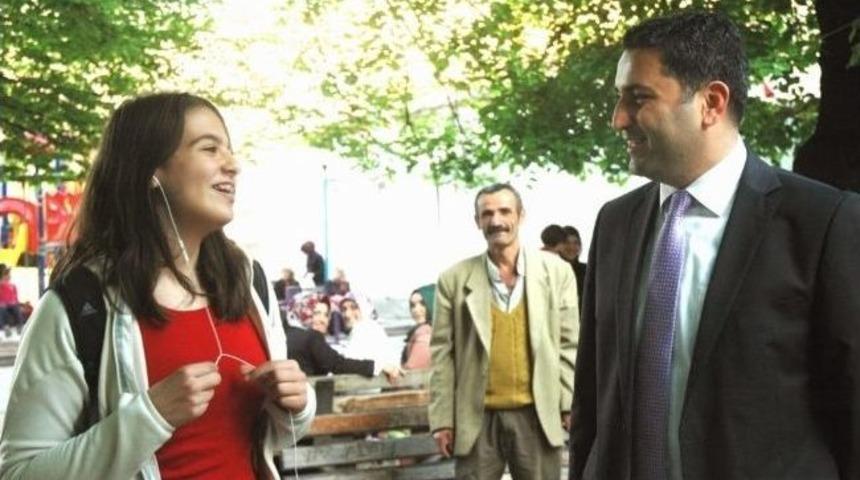 Başkan Eroğlu, Vatandaşla G&ouml;n&uuml;l K&ouml;pr&uuml;s&uuml; Kurdu