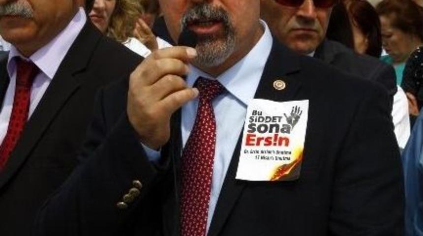 Bandırma'da Sağlık &Ccedil;alışanları Şiddeti Protesto Etti