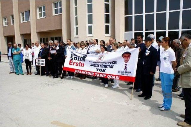 Bandırma'da Sağlık Çalışanları Şiddeti Protesto Etti