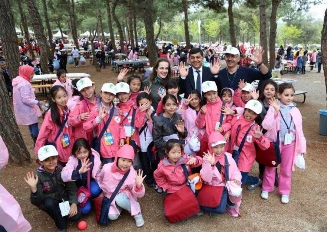 Şehitkamil'de 23 Nisan &Ccedil;ocuklarına Piknik Ş&ouml;leni