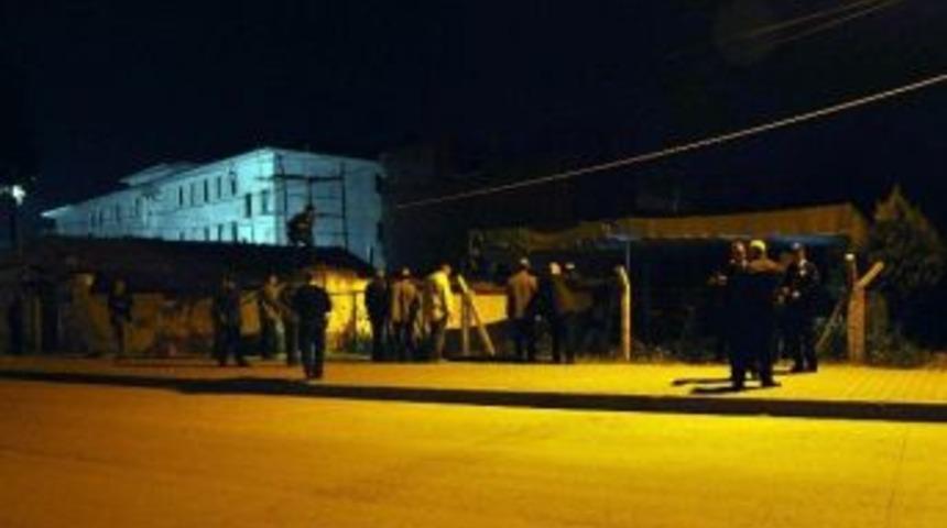 Balıkesir'de D&uuml;ğ&uuml;n Sonrası Silahlı &Ccedil;atışma: 2 Yaralı