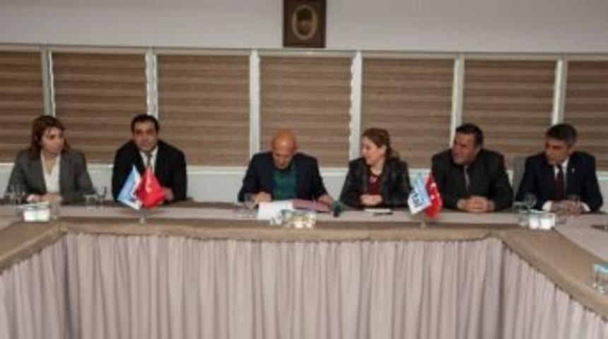 Başkan Altınok &Ouml;z&rsquo;den Bir Projeye Daha İmza: &ldquo;kartal Kart&rdquo;