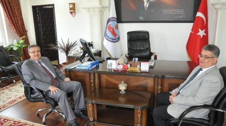 Vali Ali İhsan Su, Ak&ccedil;akoca Kaymakam Pekmez&rsquo;i Makamında Ziyaret Etti