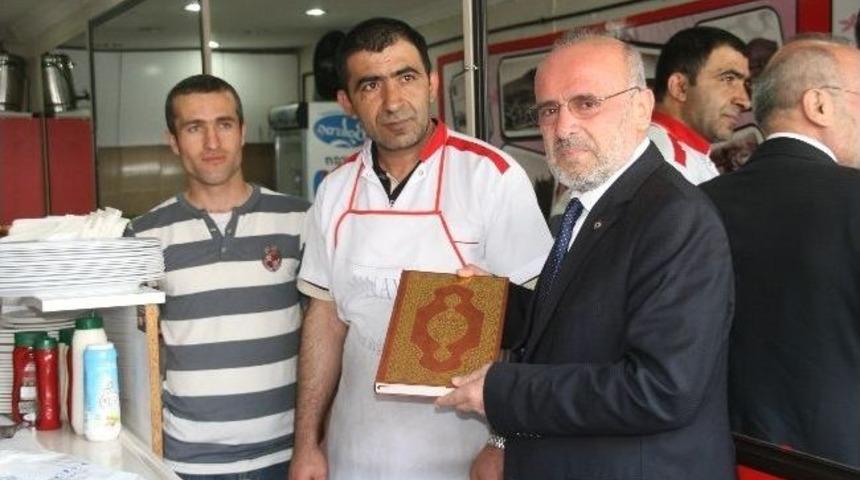 Yozgat M&uuml;ft&uuml;l&uuml;ğ&uuml; Esnafa Kur'an-ı Kerim Dağıttı