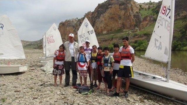 Dicle Nehri nde Yelken G&ouml;sterisi 2