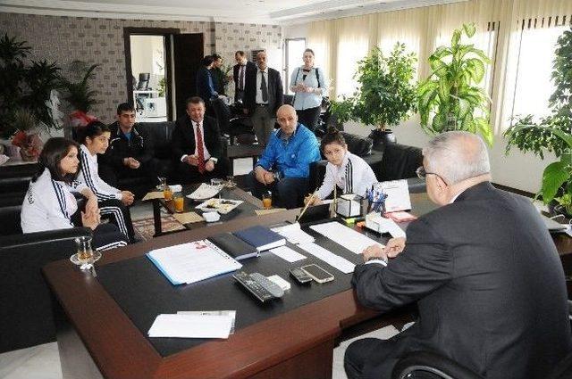 &Ccedil;bsk nin Milli G&uuml;reş&ccedil;ilerinden Baysan a Ziyaret 1