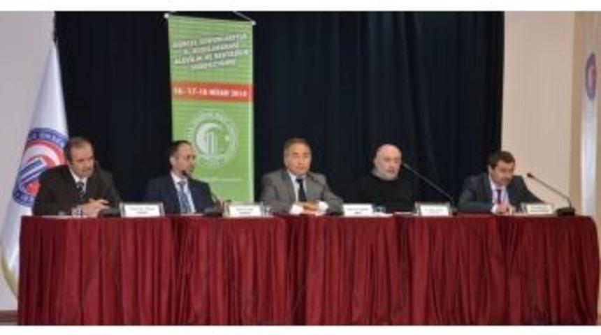 &Ccedil;om&uuml;&rsquo;de Alevilik Ve Bektaşilik Sempozyumu D&uuml;zenlendi