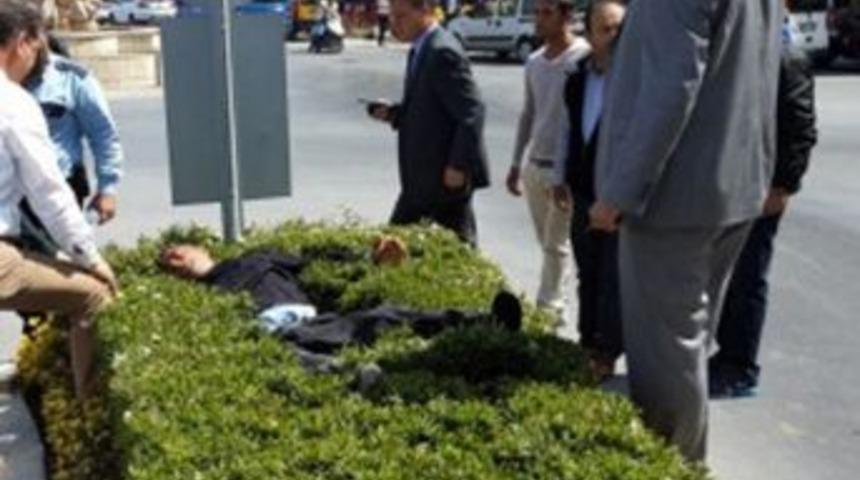 Yol Uygulaması Yapan Polise Motosikletle &Ccedil;arpıp Ka&ccedil;tılar