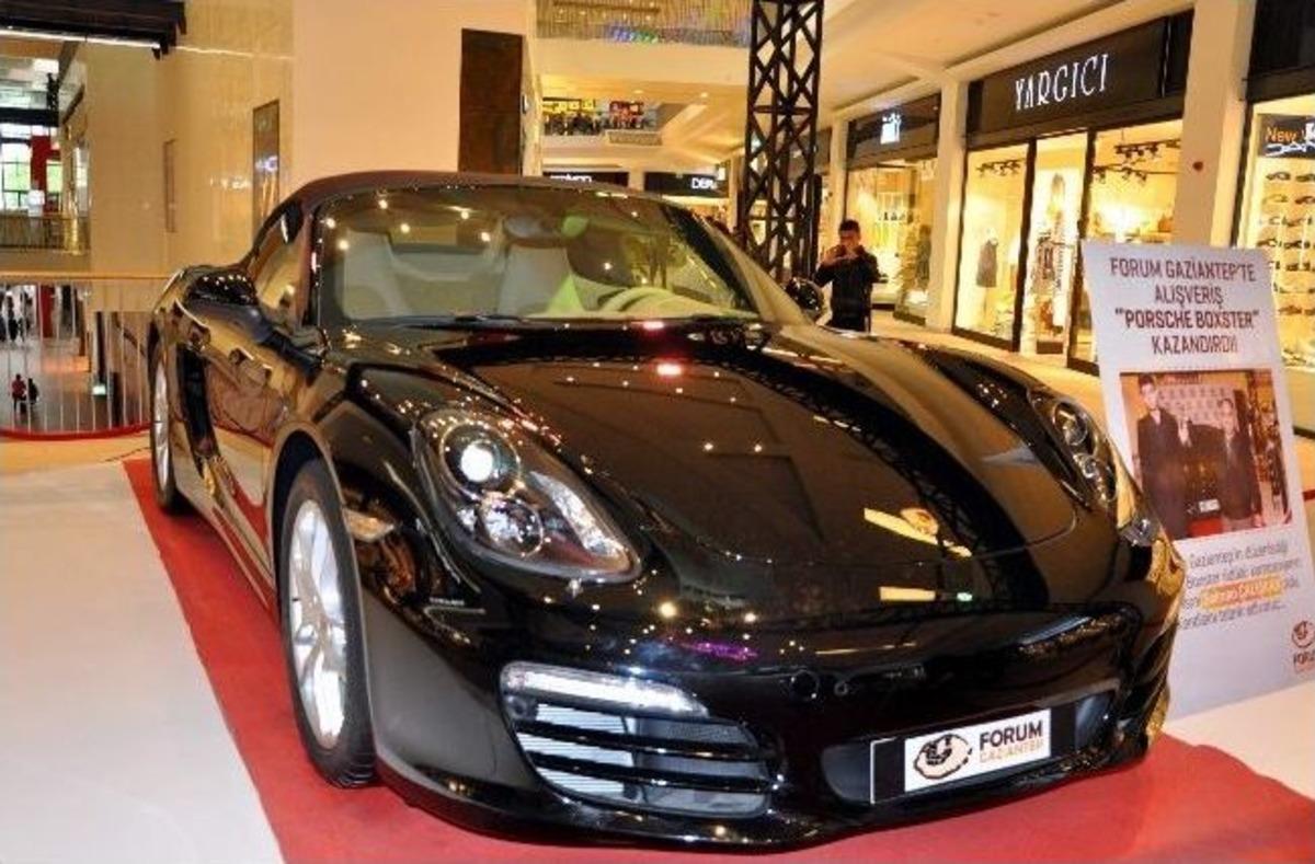 Forum Gaziantep'ten Otomobil Kazanan Talihli Anahtarını Teslim Aldı