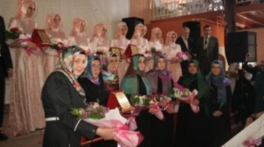 Hafız Bayanlar Ta&ccedil; Giydi