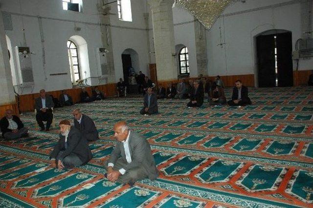 Turgut &Ouml;zal İ&ccedil;in Mevlit 1