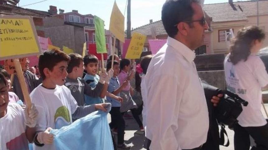 &Ouml;ğrenciler, &Ccedil;evre Dostu Y&uuml;r&uuml;y&uuml;ş&uuml; İle &Ccedil;&ouml;p Topladı