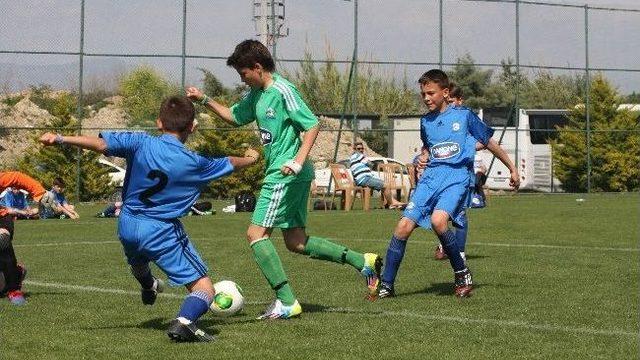 Danone Turnuvası’nda İstanbul-bursa Finalde