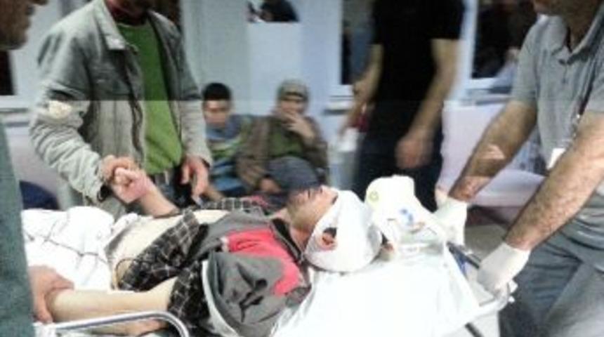 Elektrik Direğine &Ccedil;arpan Otomobilin S&uuml;r&uuml;c&uuml;s&uuml; Yaralandı