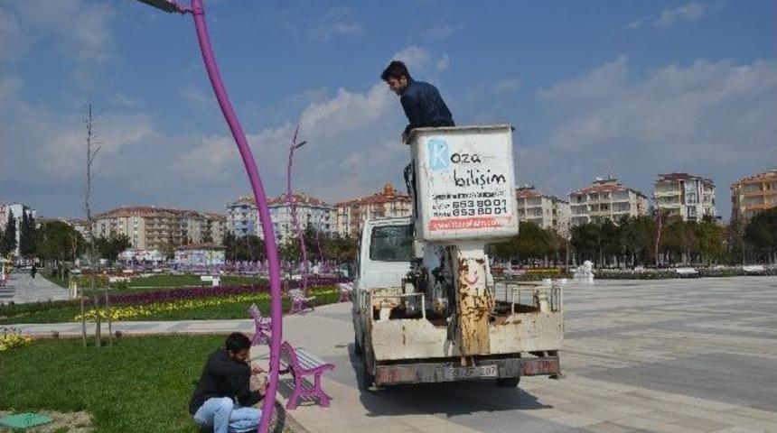 &Ccedil;orlu Cumhuriyet Parkı Bakıma Alındı