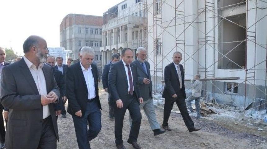 Başkan &Uuml;z&uuml;lmez &Ccedil;alışmaları İnceledi