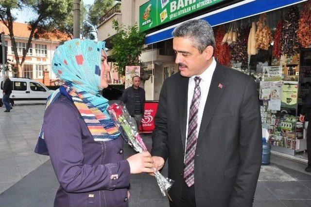 Nazilli Belediyesi Gül Dağıttı 1