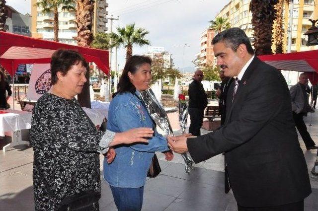 Nazilli Belediyesi Gül Dağıttı 2