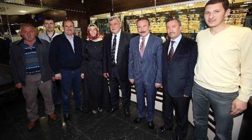 Başkanlardan İzmit Esnafına Teşekk&uuml;r Ziyareti