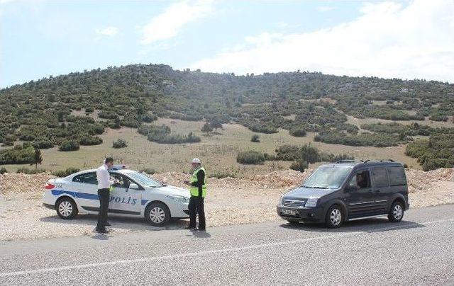 Korkuteli&rsquo;nde Polis Yol Kontrollerine Devam Ediyor 1