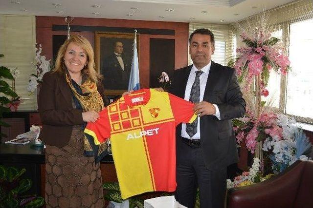 Başkanlar, G&ouml;ztepe Spor Kul&uuml;b&uuml;&rsquo;n&uuml;n Urla&rsquo;daki Tesisini Gezdi 2
