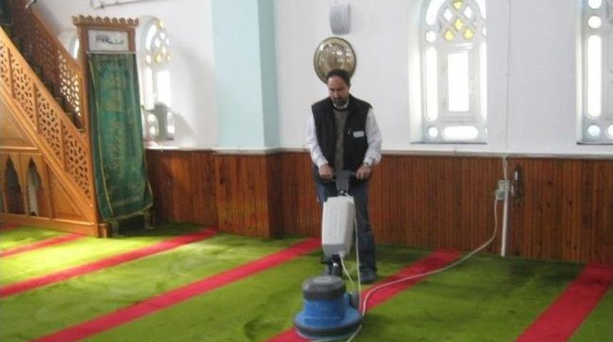 K&ouml;y Camilerinde Temizlik Yapıldı