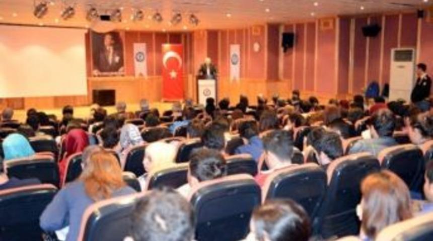 B&uuml;&lsquo;de &lsquo;iyi İnsan Olmak&rsquo; Konferansı Yapıldı