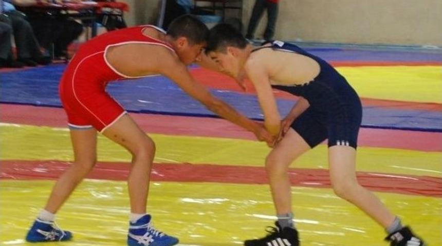 Okul Sporları T&uuml;rkiye G&uuml;reş Şampiyonası Batman'da Başladı