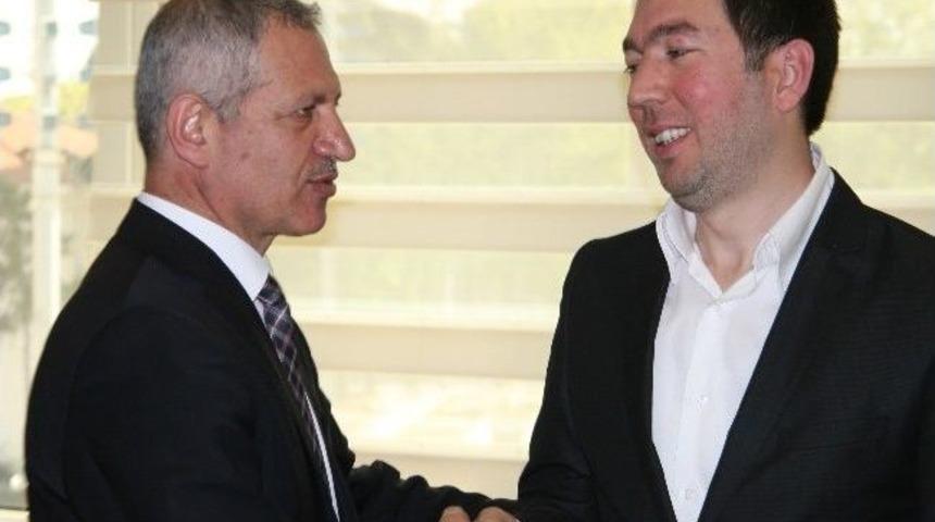 Ak Partili Gen&ccedil;ler Başkan Dişli&rsquo;yi Ziyaret Etti