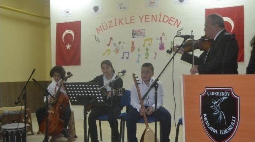 &Ouml;zel Eğitim Sınıfı &Ouml;ğrencileri Verdikleri Konserde Ayakta Alkışlandı