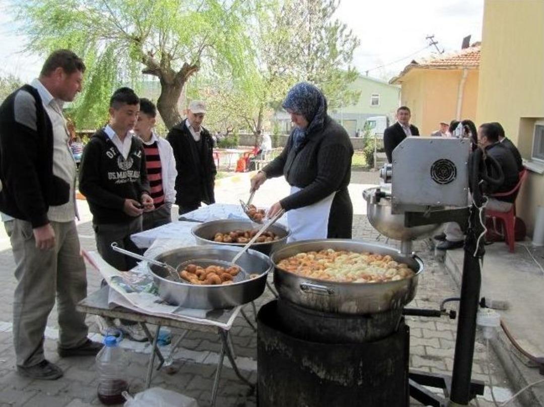 Hisarcık Devlet Hastanesi Personelinden Kutlu Doğum Lokması
