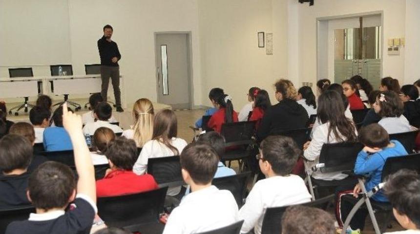 Yazar Toprak Işık, Sankolu &Ouml;ğrenciler İle At&ouml;lye &Ccedil;alışması Yaptı