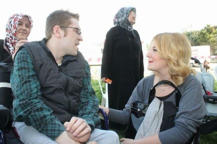 Mankenler Spastik Çocuklarla Buluştu G2