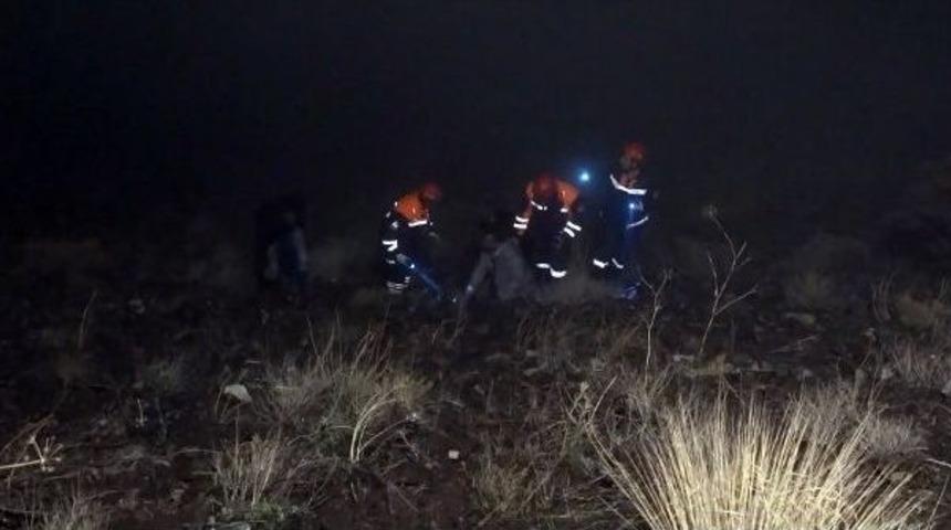 U&ccedil;uruma Yuvarlanan Ara&ccedil; S&uuml;r&uuml;c&uuml;s&uuml; İ&ccedil;in Kurtarma Operasyonu