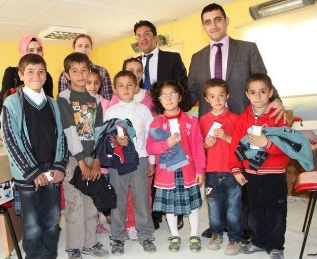 M&uuml;siad&rsquo;dan Vanlı &Ouml;ğrencilere 23 Nisan Hediyesi 1