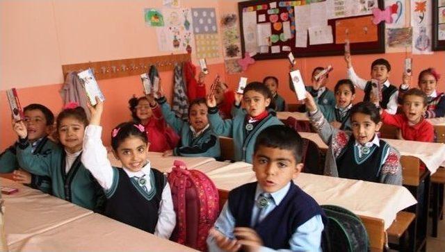 M&uuml;siad&rsquo;dan Vanlı &Ouml;ğrencilere 23 Nisan Hediyesi 2