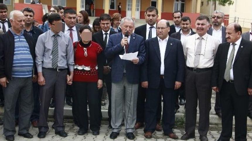 &Ouml;ğretmene Şiddete Protesto