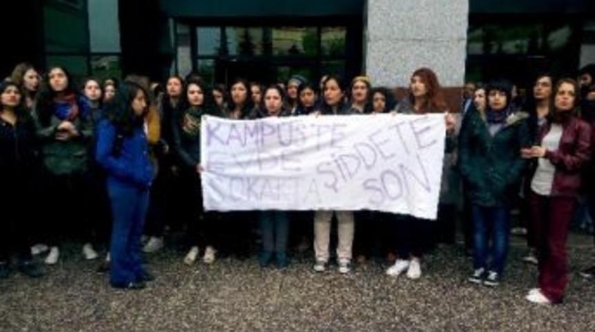 &Uuml;niversiteli Kadınlardan Saldırıya Tepki