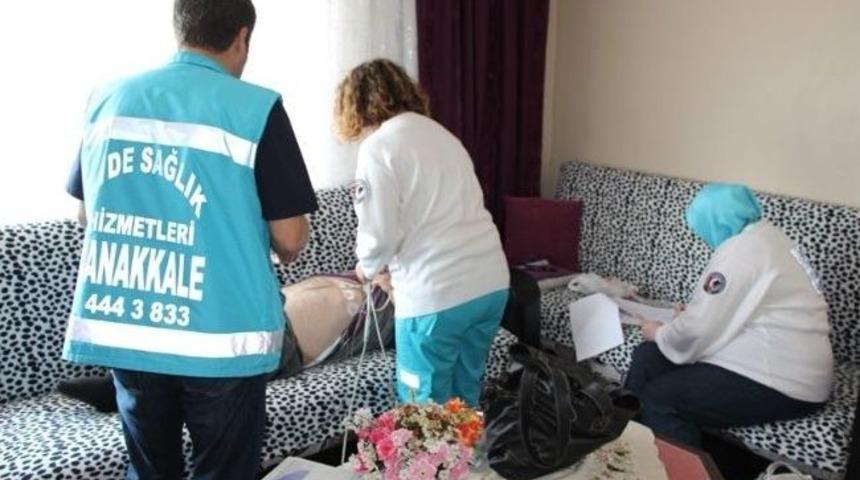 Engelliye Evde Sağlık Hizmeti Veriliyor