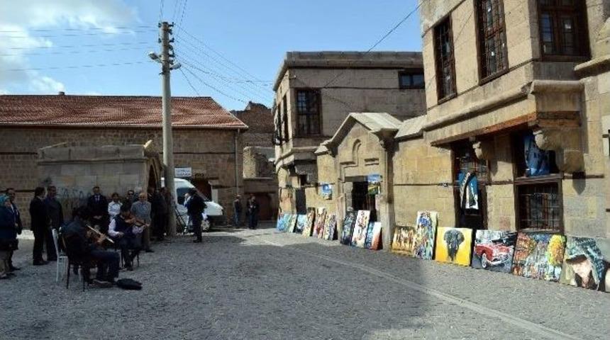 Liseli &Ouml;ğrenciler Sergi A&ccedil;tı