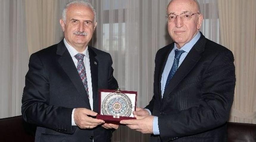 Vakıfbank Genel M&uuml;d&uuml;r&uuml;&rsquo;nden Rekt&ouml;r Ko&ccedil;ak&rsquo;a Ziyaret