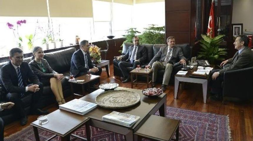 Hukuk&ccedil;ulardan Başkan Ata&ccedil;&rsquo;a Ziyaret