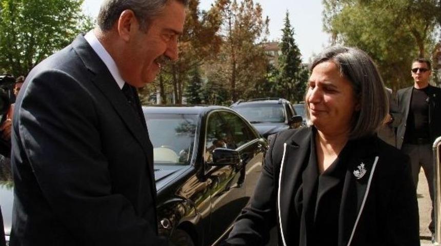 Vali Kıra&ccedil;'tan Kışanak'a Tebrik Ziyareti