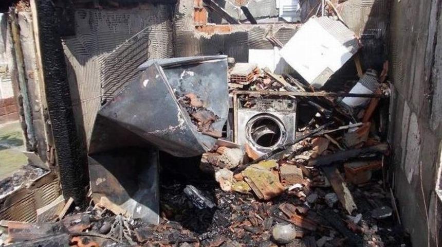 Afyonkarahisar&rsquo;da Evi Yanan Yoksul &Ccedil;oban Kendisine Yardım Elinin Uzanmasını Bekliyor