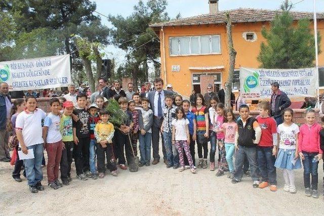 Yenişehir Belediyesi&rsquo;nden Fidan Dikimi 1