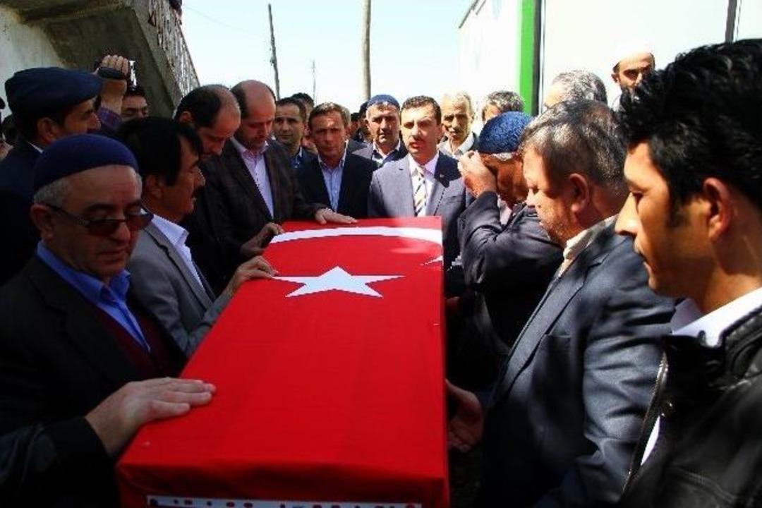 Kalbine Yenik D&uuml;şen Polis Toprağa Verildi