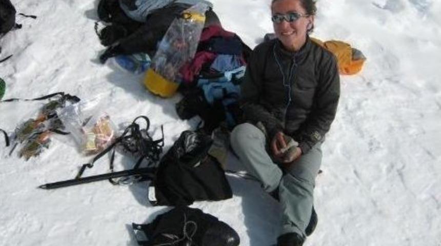 &Ccedil;ığ D&uuml;şen Everest'te T&uuml;rk Kadın Dağcının Durumu İyi