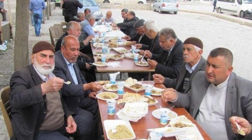 Arabanlılara Kutlu Doğum Pilavı İkram Edildi