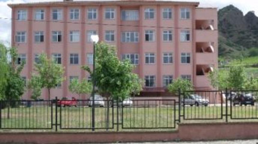 Okula T&uuml;fekle Ateş A&ccedil;an Zanlı Yakalandı