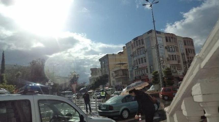 Kuşadası&rsquo;nda Yağmur Ve Fırtına Etkili Oldu